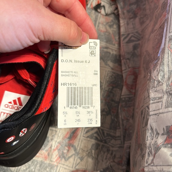 DON Issue 4J Spider-Man Size 6 NIB - Picture 8 of 8